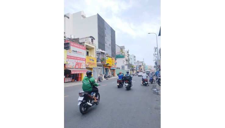 Ngộp Lạc Long Quân - 4x11m- HXH thông 2 tầng Khu Bầu Cát